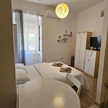 Studio Apartment Kiki For 2, Near Old Town & Beach, Free Wifi ザダル エクステリア 写真
