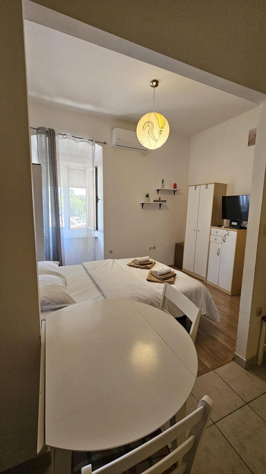 Studio Apartment Kiki For 2, Near Old Town & Beach, Free Wifi ザダル エクステリア 写真
