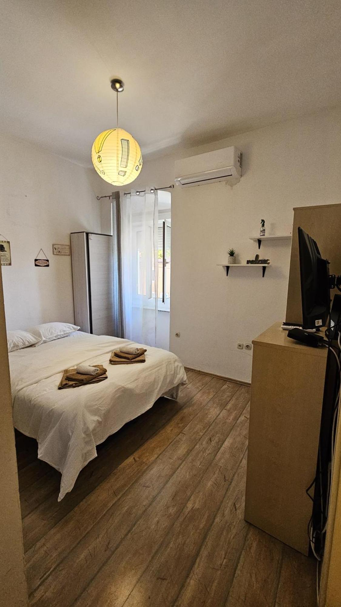 Studio Apartment Kiki For 2, Near Old Town & Beach, Free Wifi ザダル エクステリア 写真