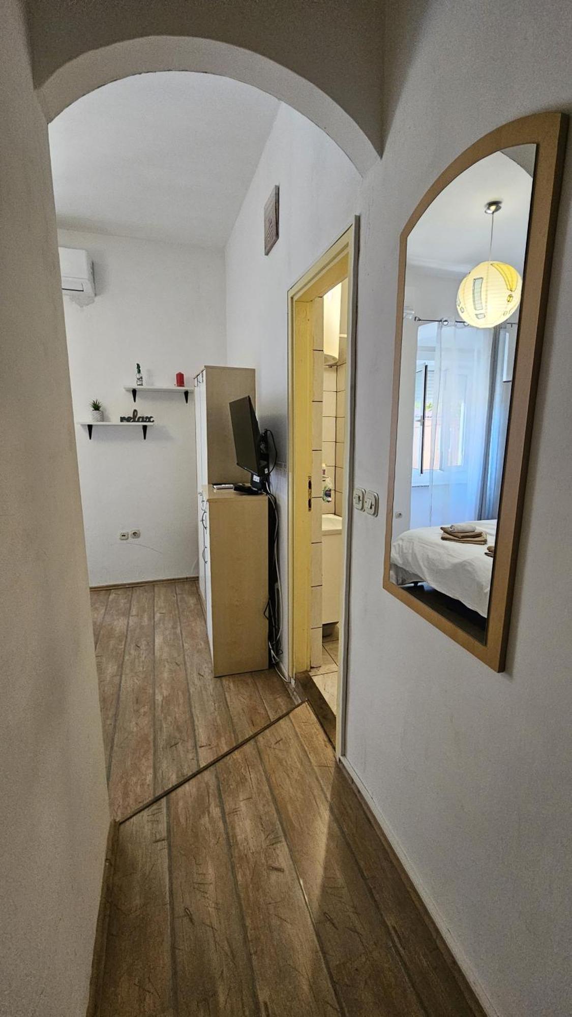 Studio Apartment Kiki For 2, Near Old Town & Beach, Free Wifi ザダル エクステリア 写真